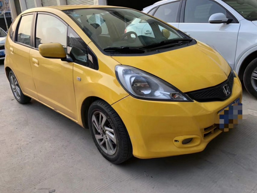 13年上牌1.3排量本田飞度，车况精品，代步神器