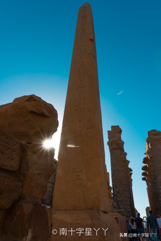 一半沙漠一半海洋图片,一半沙漠一半湖水