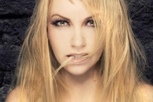 口香糖粘到了头发上怎么取下来,小孩头发上粘了口香糖怎么去除