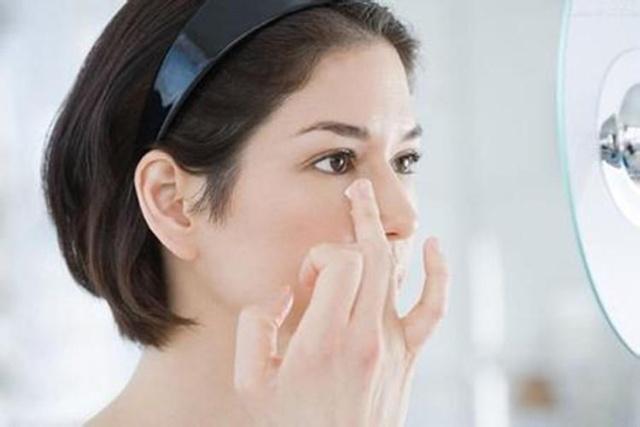 25岁眼角有皱纹用什么眼霜,下眼角有皱纹用什么眼霜