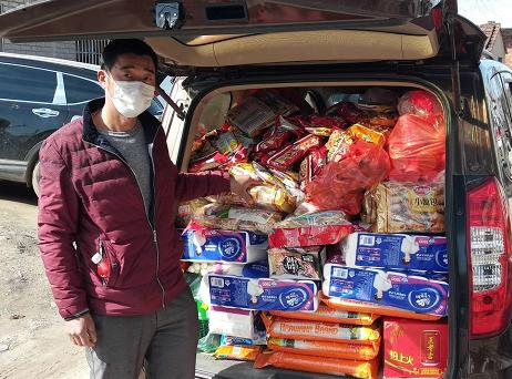 邻里守望相助共抗新冠疫情,三人行抗击疫情