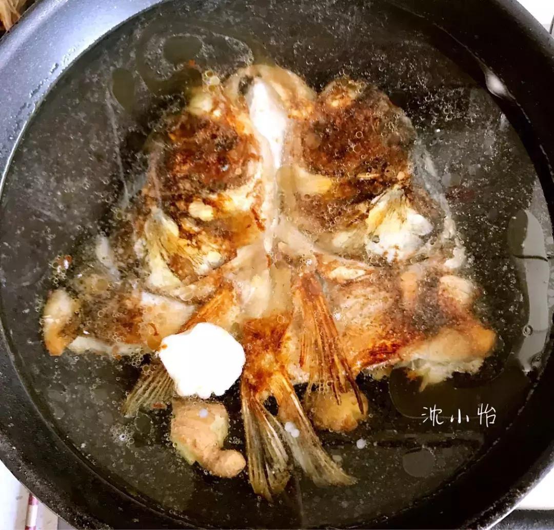 为啥做的鱼头汤的味道不太好喝呢,为什么自己煮的鱼头汤总是不白