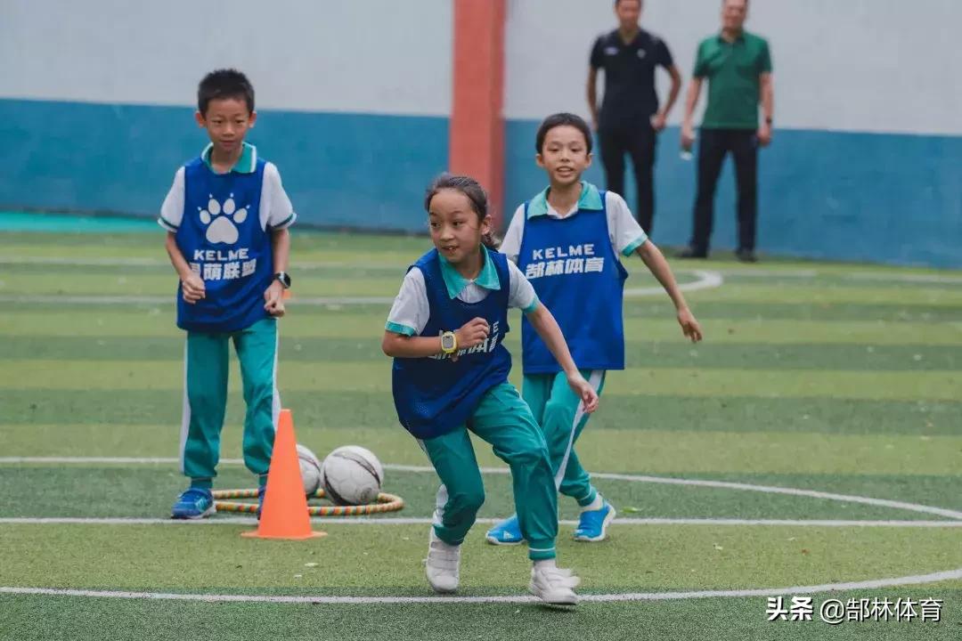 校园足球微课公开课,足球普及课大班