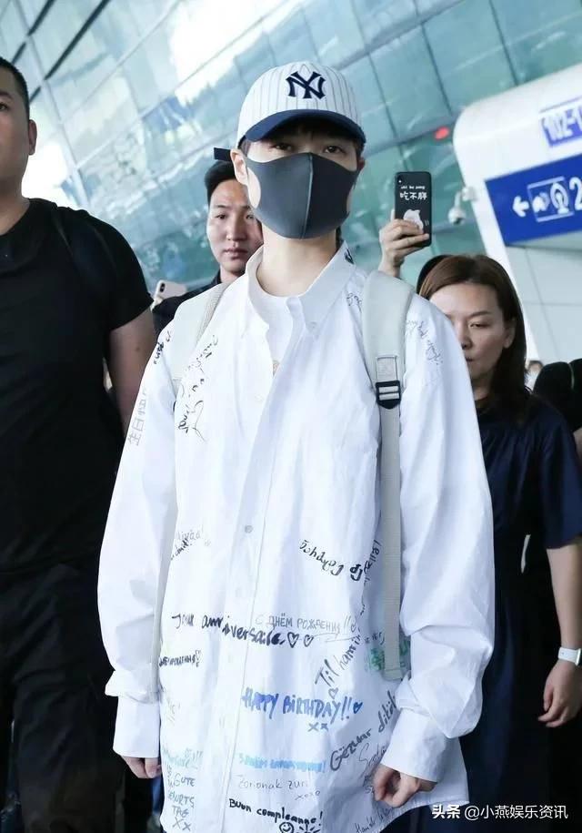 李宇春衬衫图片,李宇春最新穿搭