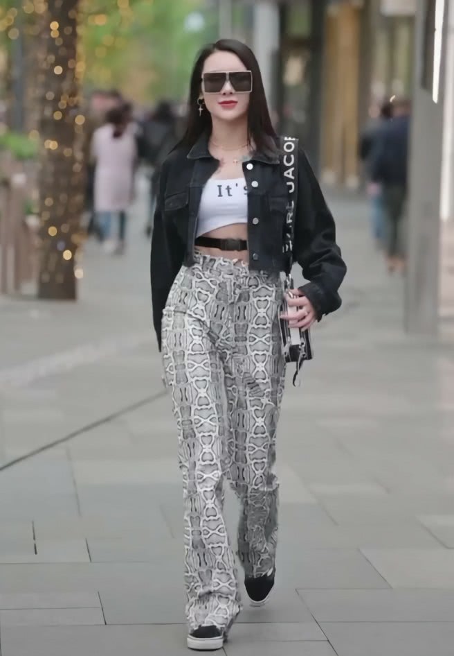 夏季复古牛仔裤潮流高街,时髦新款休闲牛仔裤