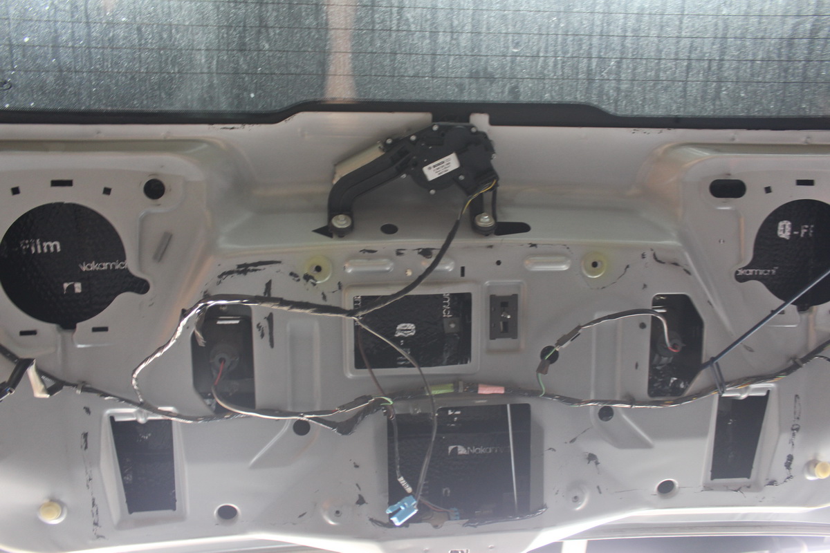 改一改别克GL8汽车音响的一些毛病：大屏小，音质差，噪音大