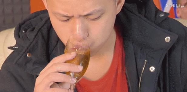 抽烟的弟兄们注意！在部队里偷抽烟，被抓住可太惨了！｜轻武专栏