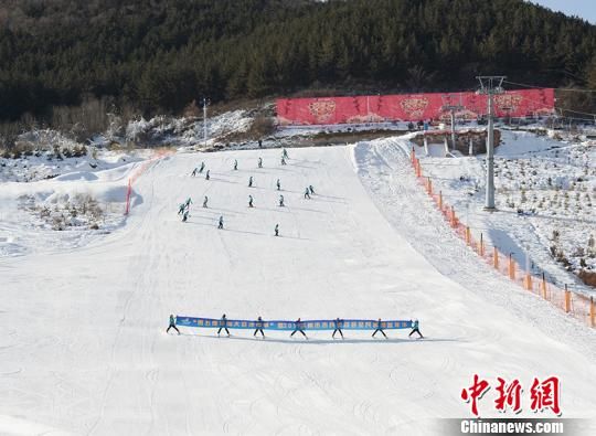 赏冰乐雪掀起冰雪体育热潮,感受冰雪魅力畅享冰雪运动