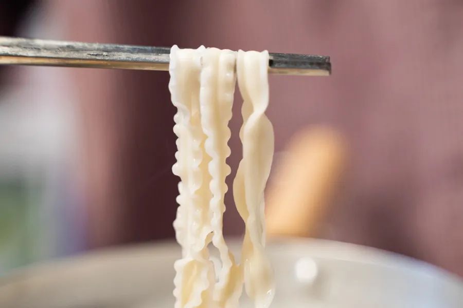 被薇娅直播间榨干零食预算后，写出了这篇测评报告（上）