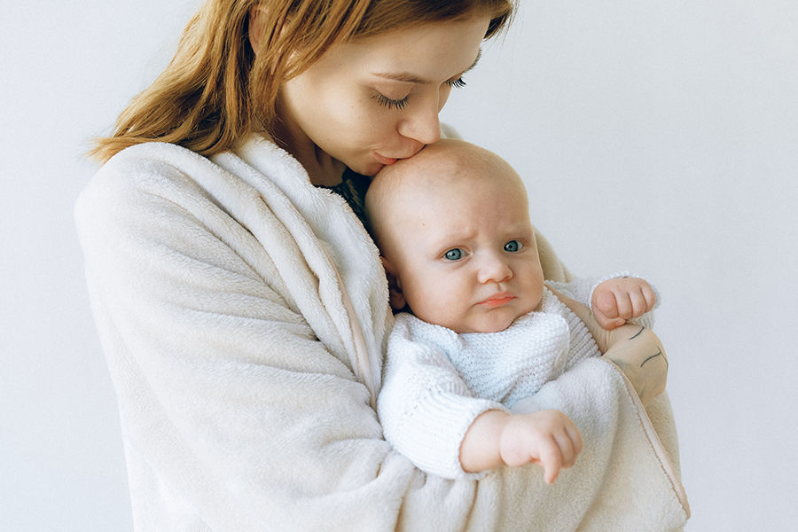 宝宝突然脾气暴躁厌食,宝宝突然变得很馋饭量变大