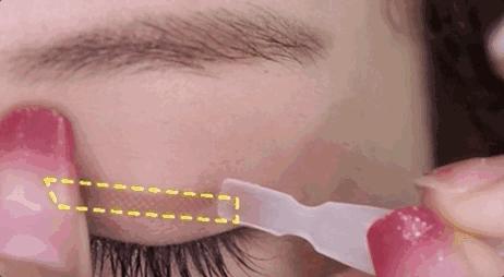 王一博和大张伟戴发带的照片,王一博耍帅大张伟