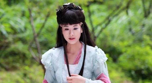 厚刘海和稀刘海哪个好看,厚刘海和八字刘海