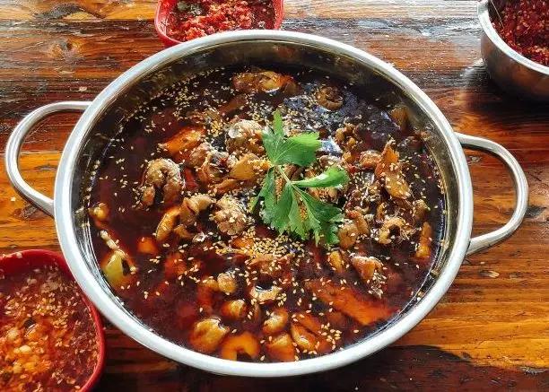 成都最好吃的凉拌鸡哪家最好吃,成都哪里可以吃到正宗的地锅鸡