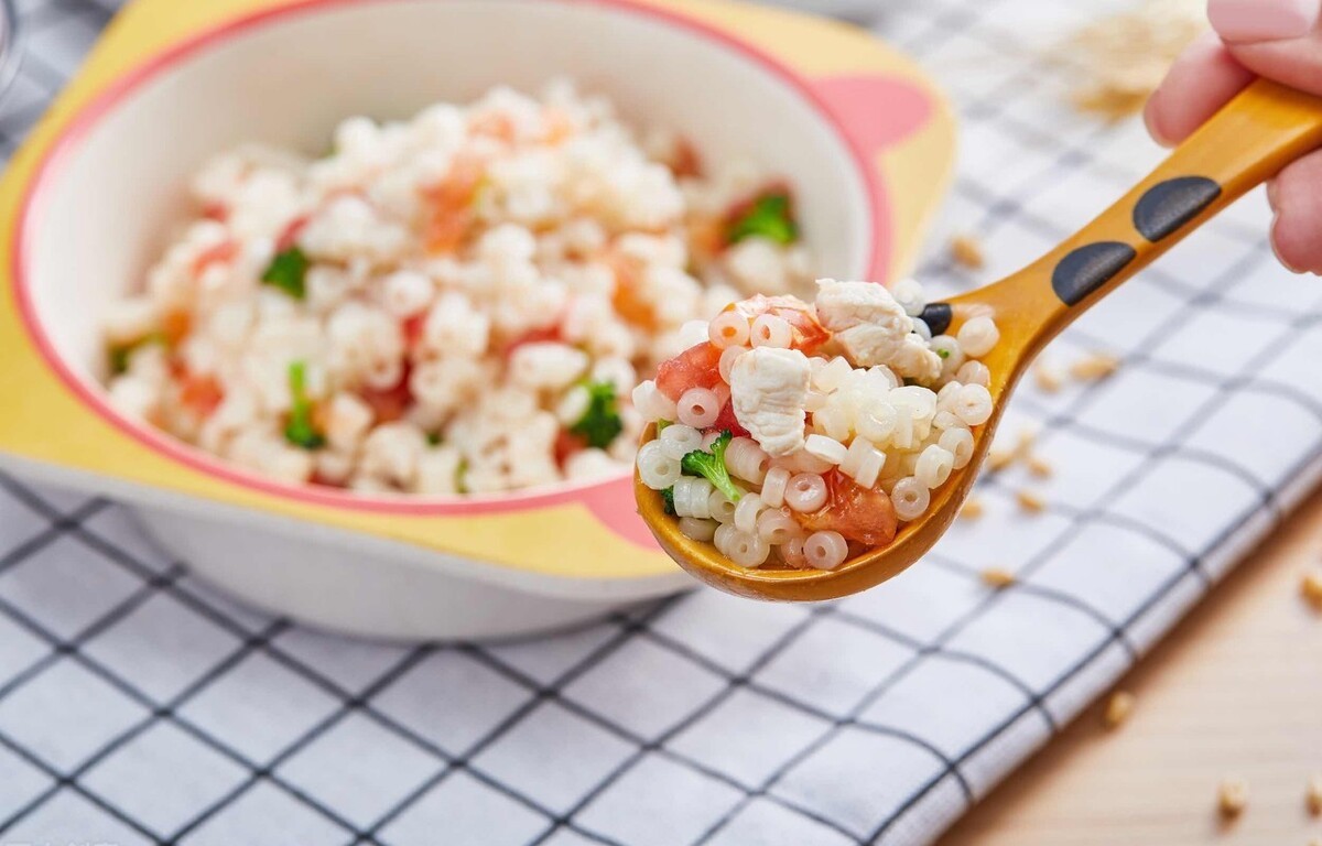 宝宝不爱吃饭喂食技巧学起来,宝宝一开始不爱吃辅食怎么办