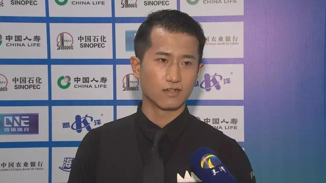 轮椅上自由舞,轮椅上起舞老人