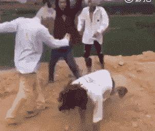 脸书发了个Q币，整个币圈都在大呼小叫