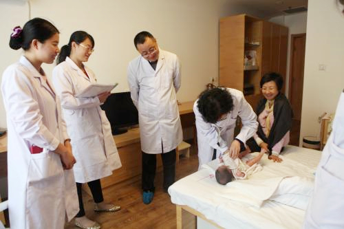 宝宝出生第一个注意事项和早教,刚出生一个星期的婴儿注意事项