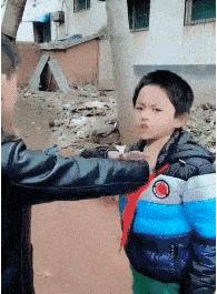 空中一字马搞笑图,一个突如其来的一字马