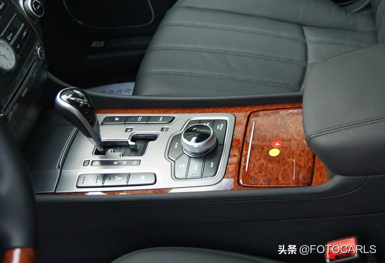 现代进口全新雅科仕新款,5.0lv8