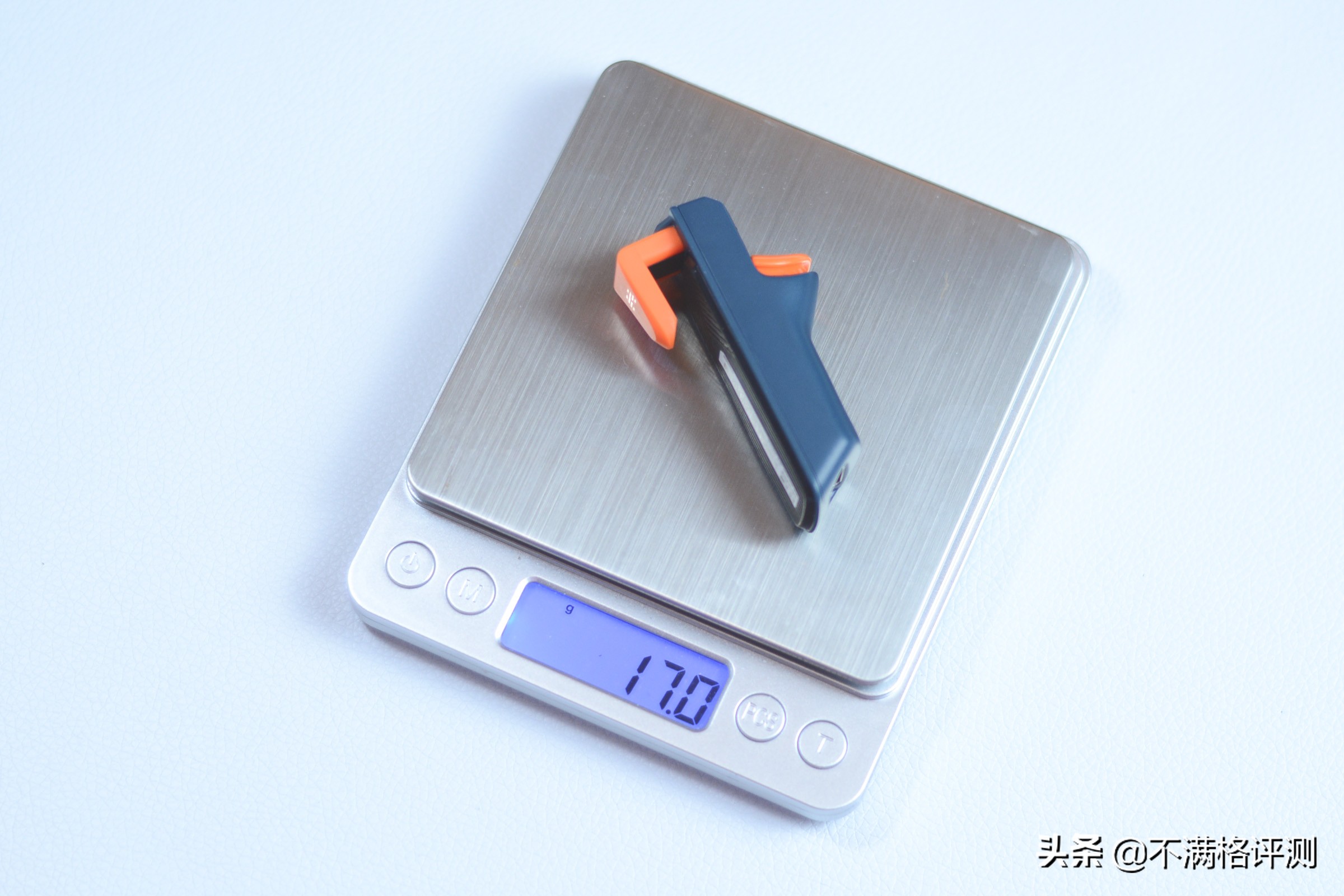 北通J1手游按键：打火机一样大小，用它玩吃鸡，SKS秒变AK47