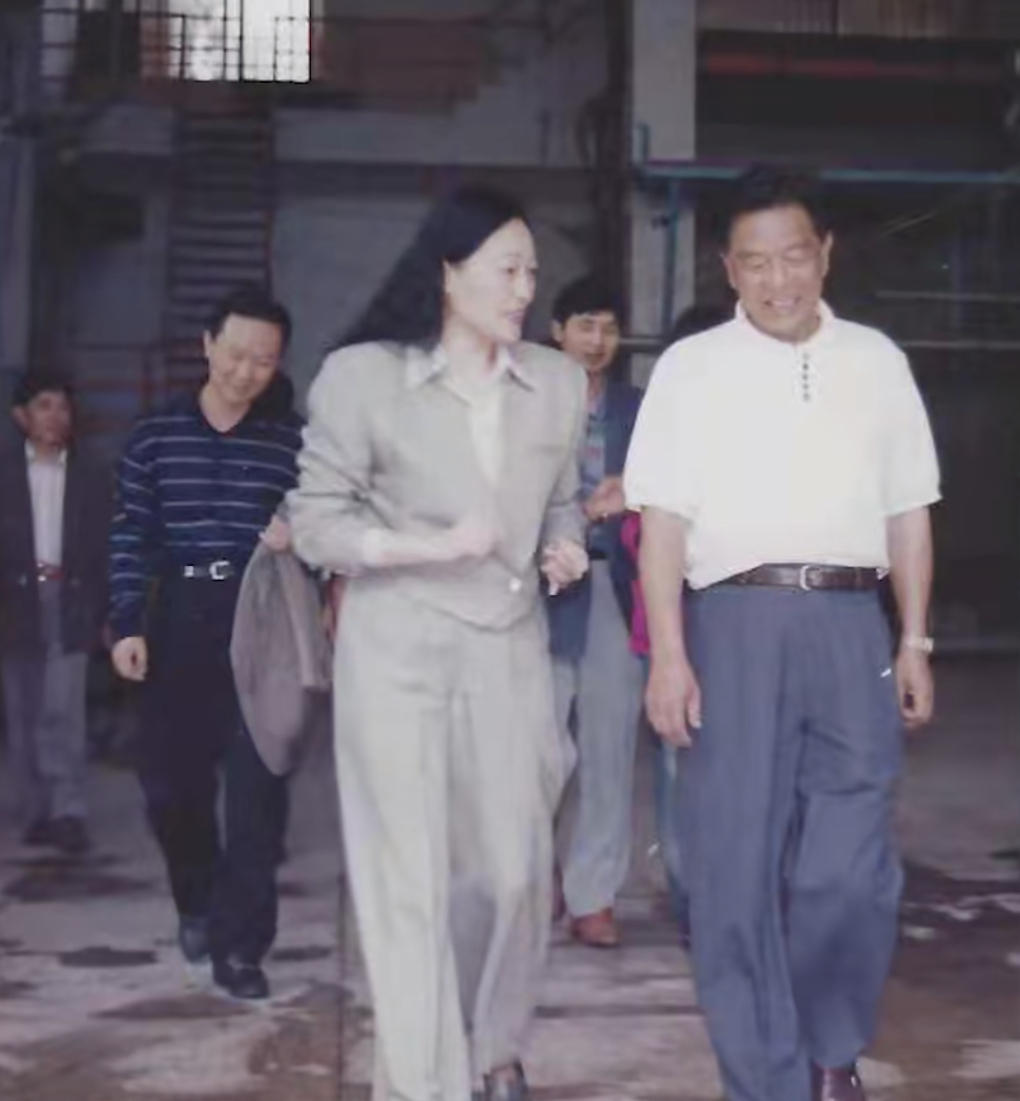 北京美女，40岁在餐馆洗碗，70岁当总经理，拿下过8亿元订单