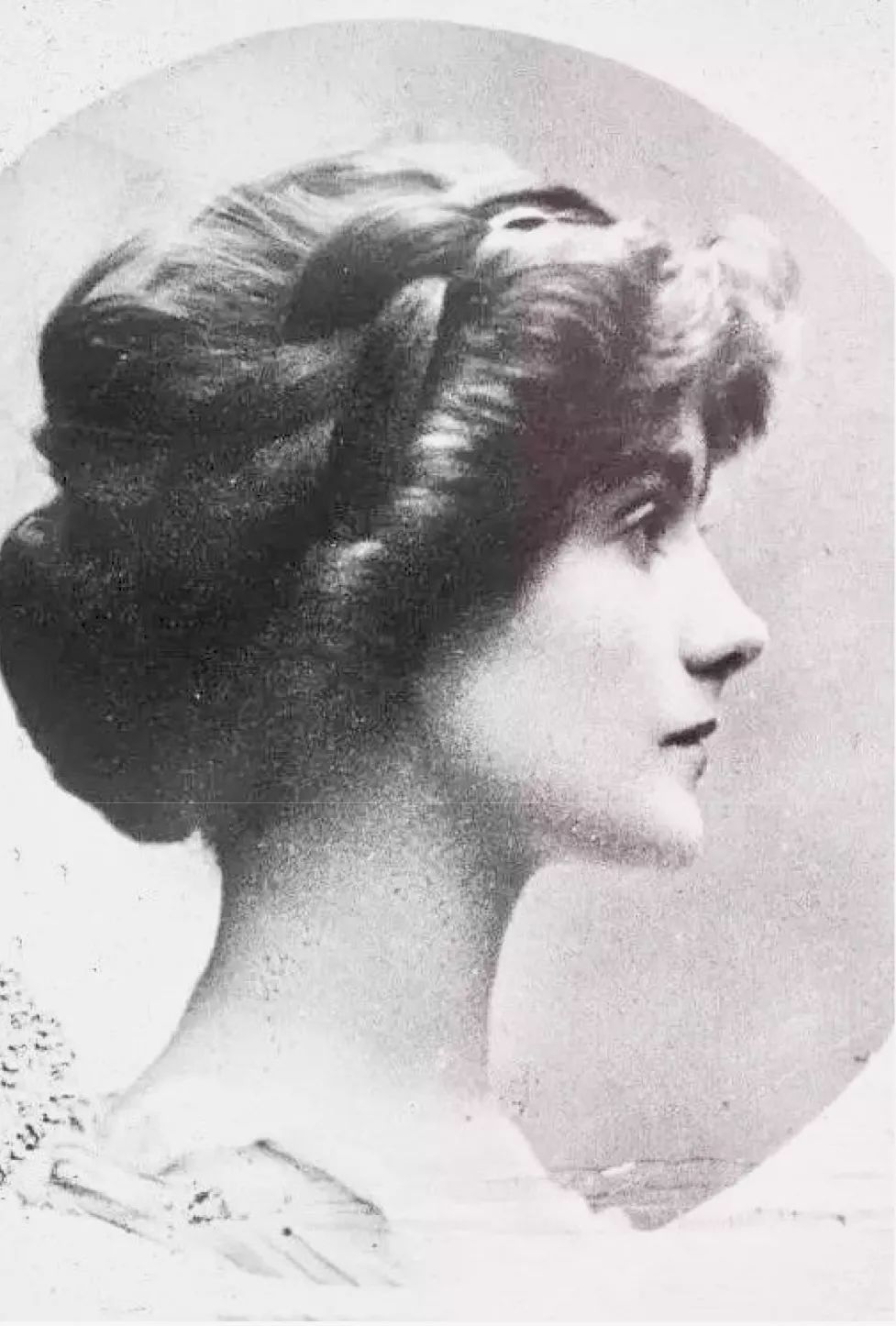 可可香奈儿简介,可可香奈儿的传奇一生