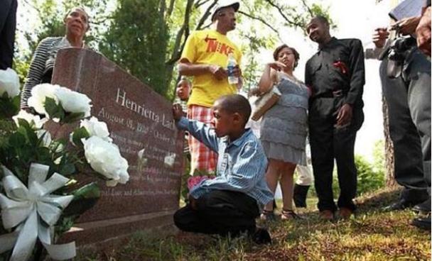 “永生”的拉克斯：身患绝症却成研究对象，被科学界无偿利用70年