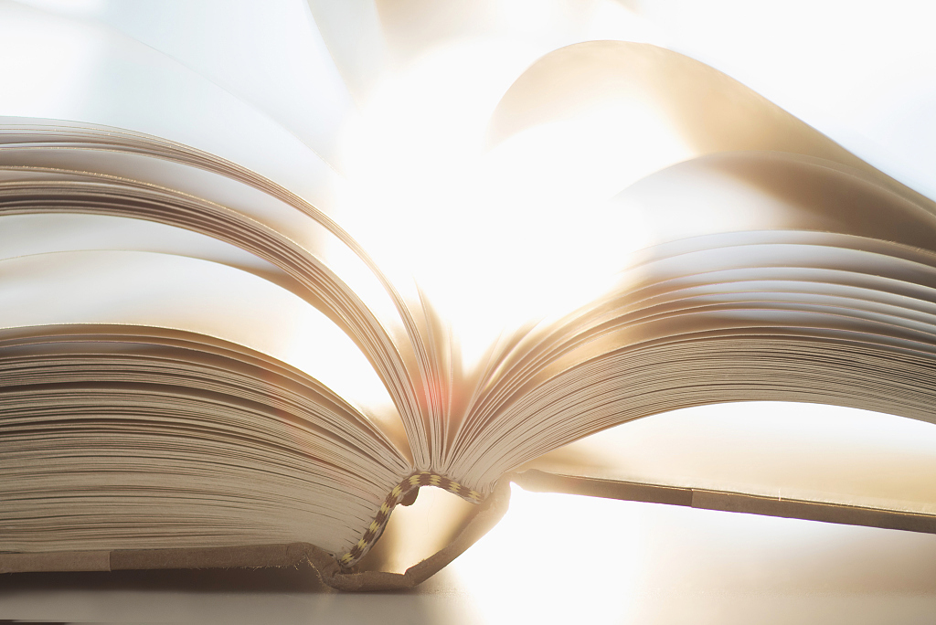 16岁高中情侣交往告诉我们：女儿需要底线教育，儿子需要阳光教育