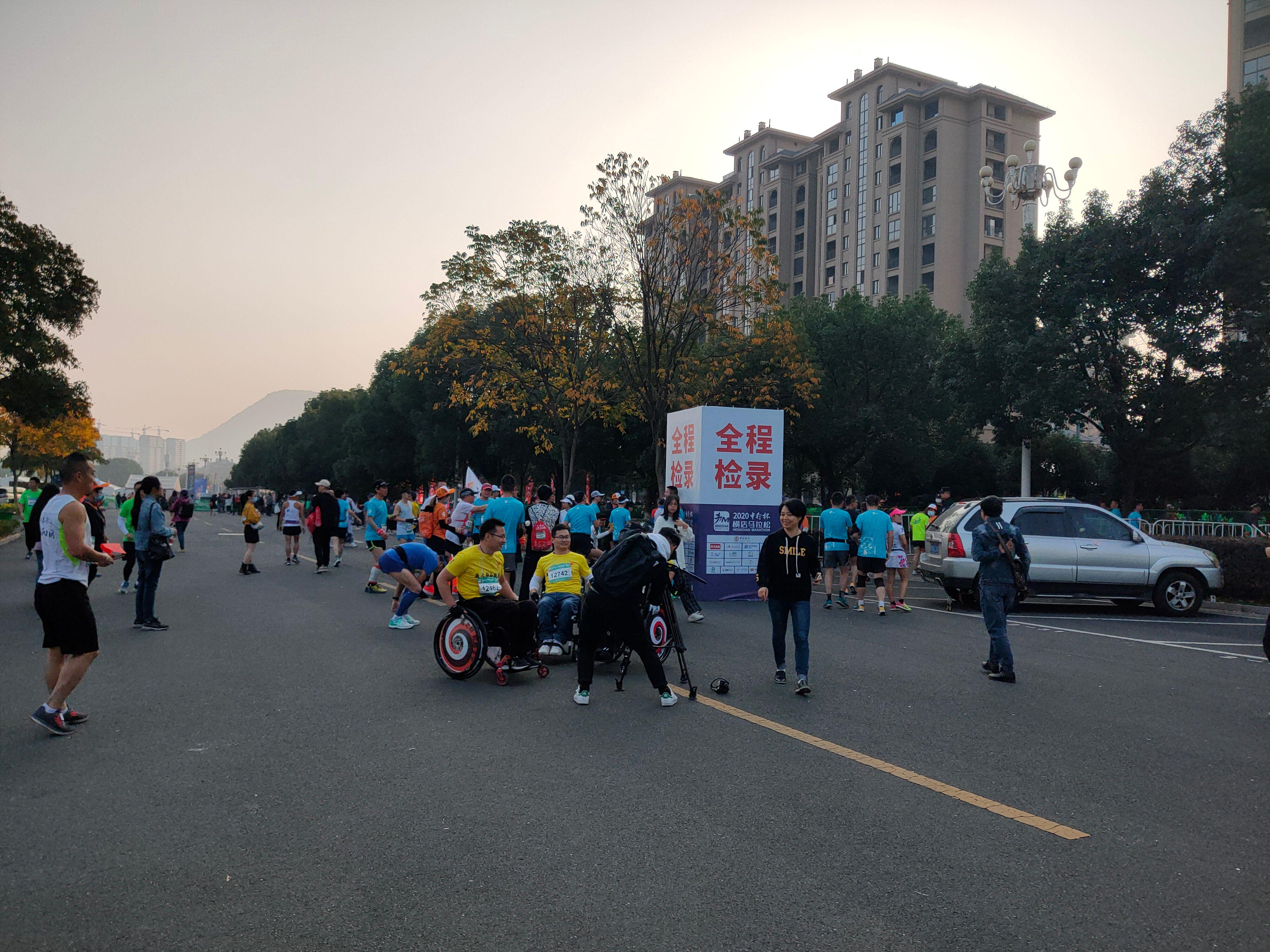 首个全马2022年超燃视频,横店马拉松2023全马颁奖直播