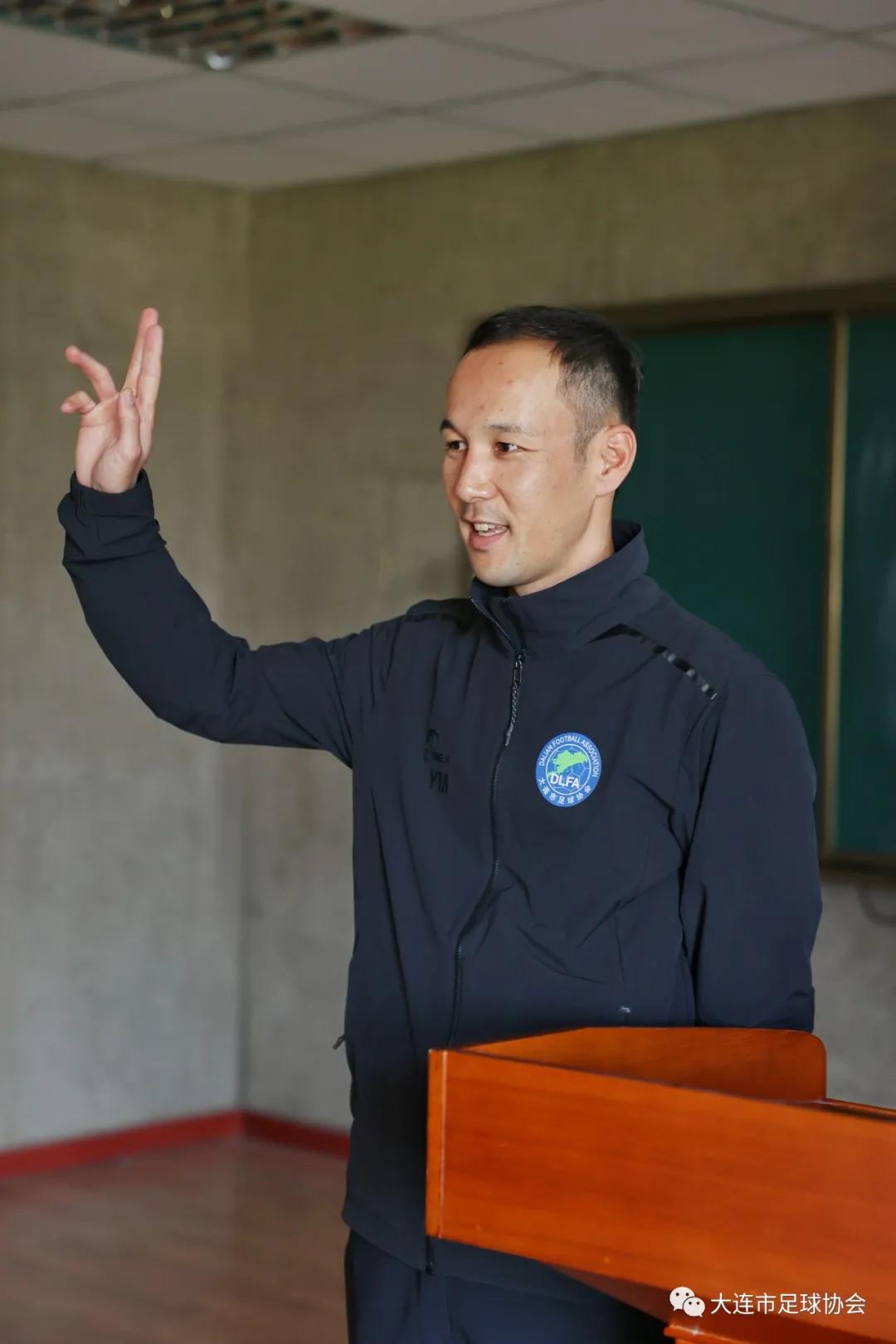 亚足联-中国足协“梦想中国”走进大连市八一希望小学