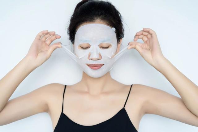 宋祖儿和王炸贴面膜,屈臣氏王炸产品