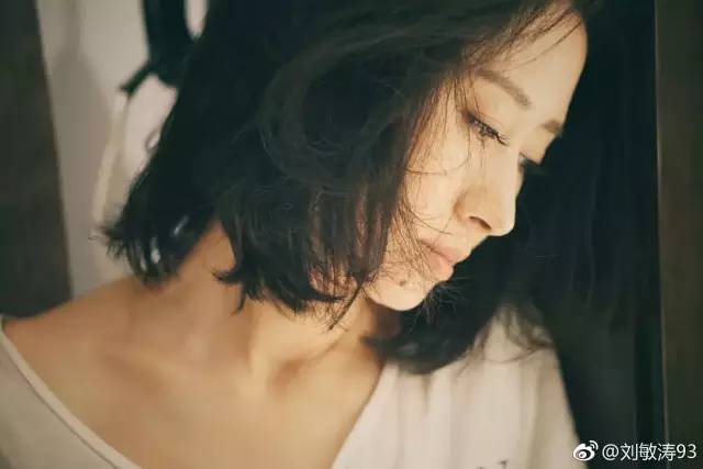 45岁刘敏涛风格大变,44岁刘敏涛活得有多潇洒