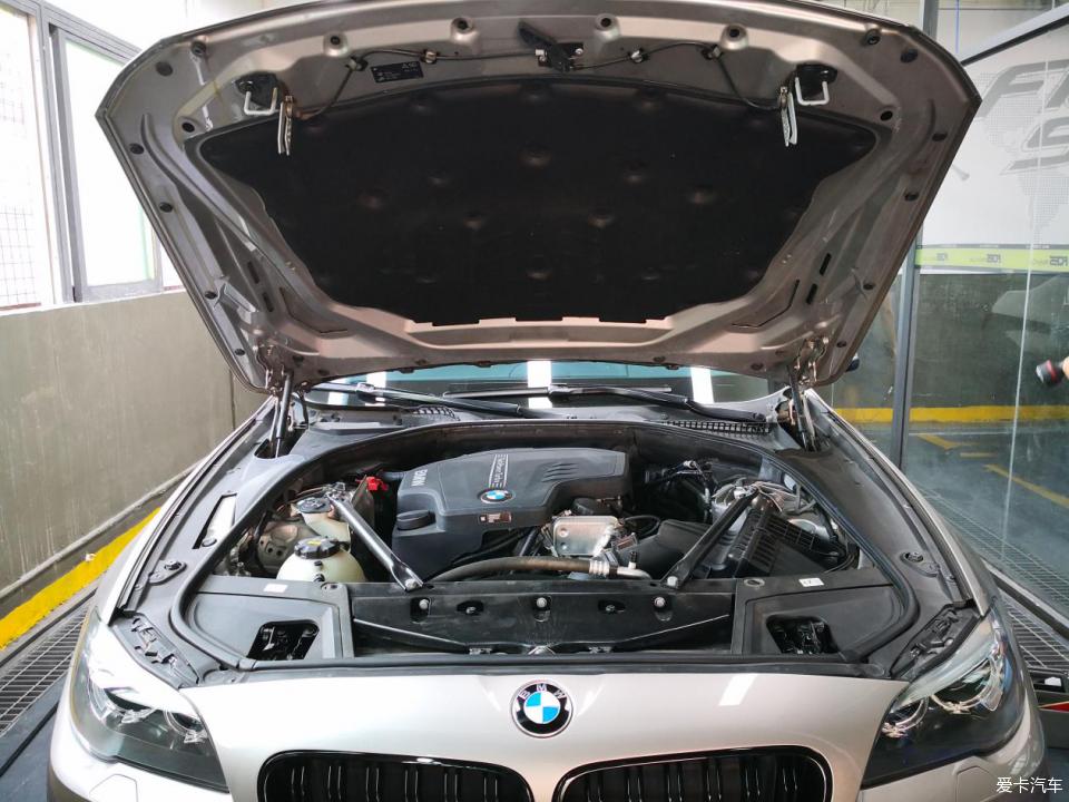 宝马5系贴膜改色罗曼尼红双拼,宝马5系贴膜改色