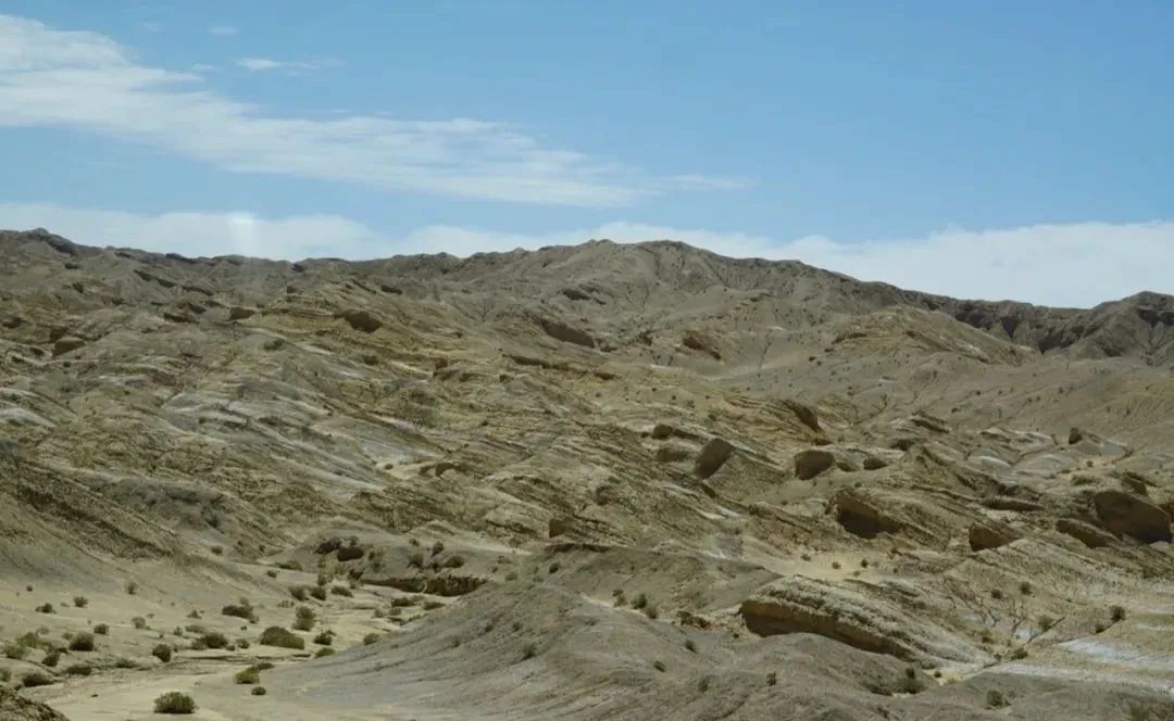 茫崖艾肯泉夏季游攻略,青甘大环线艾肯泉