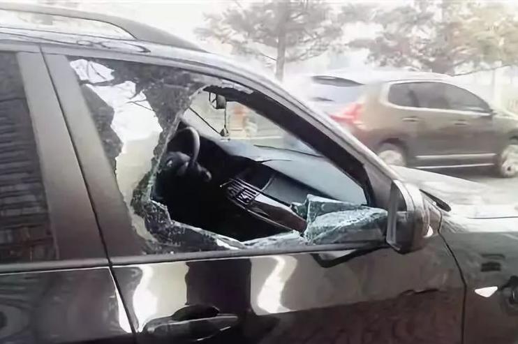 汽车钥匙锁车里怎么办不砸车窗,小车钥匙被锁在车里了如何应急