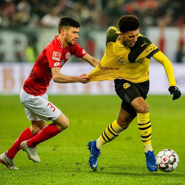 防守反击传球手法,防守反击与传控战术对拼