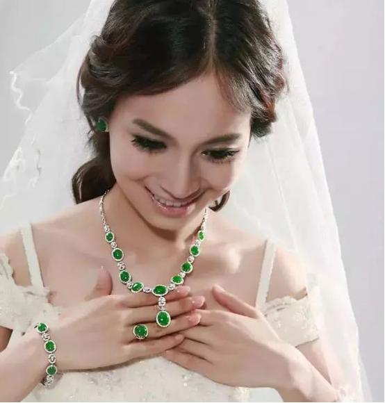 有气质的女士戴什么样的黄金,年轻女性适合戴什么样的黄金首饰