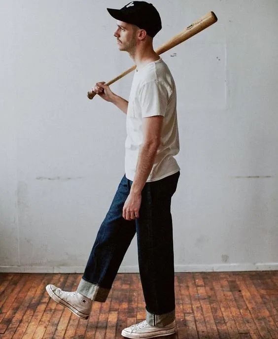 匡威和牛仔裤怎么搭,匡威穿直筒牛仔裤和工装裤哪个好