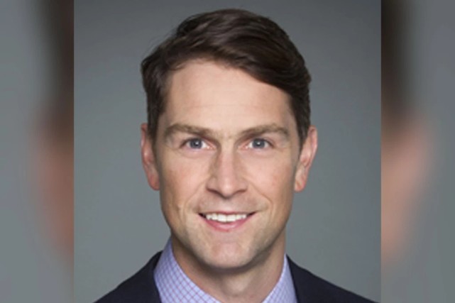 加拿大议员视频会议时不慎全裸出镜，同事调侃：你身材很好