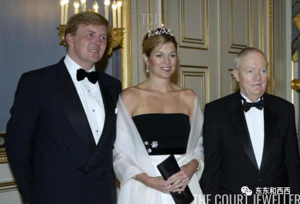 盘点英国女王戴过的王冠,英国女王和凯特戴同样的珠宝