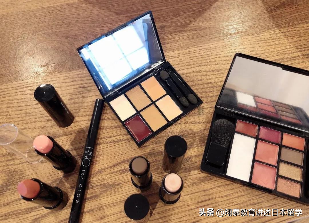 日本杂志赠品五花八门，不瞒你说，现在买杂志全是为了赠品啊