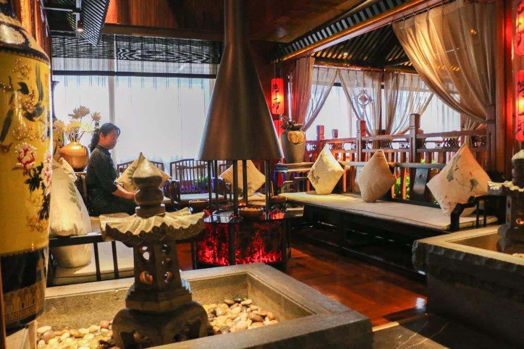 中国菜在国外到底受不受欢迎,美国人吃中国菜和韩国菜