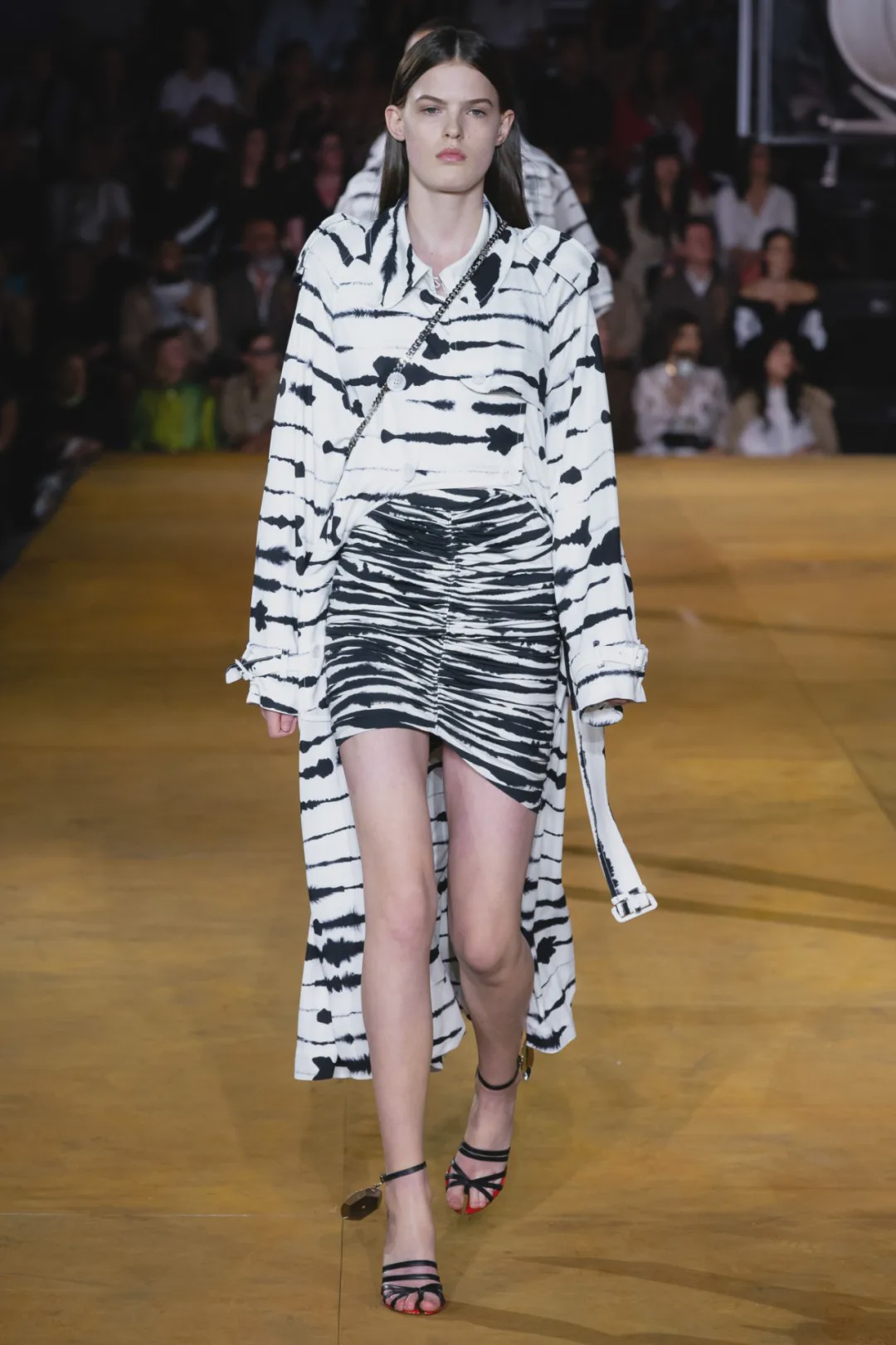 dior璞圭汗鐨崏,dior璞圭汗濂抽瀷