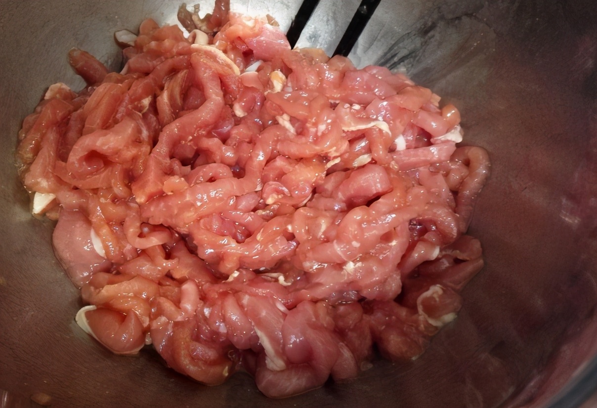 莴笋炒肉片的正确方法,炒莴笋家常做法几分钟能熟