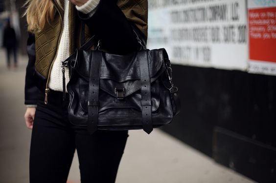 买一个品质好的女士双肩包,小女生适合背的双肩包推荐