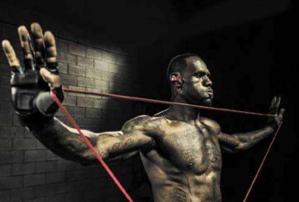 看了球员战脚还羡慕他们高薪资？老詹脚似外星人，大胡子脚像怪兽