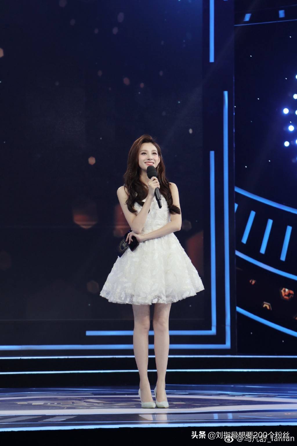 天下足球女主持人马舒凡,天下足球女主持人马凡舒漂亮