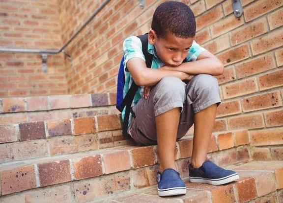 孩子怕生怎么办？父母找准原因后，善用脱敏法帮娃改正