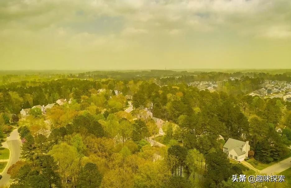 美国大片地区被雾霾笼罩,美国南达科他州出现罕见绿色天空