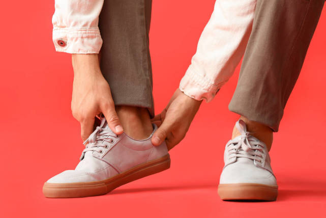 腘静脉血管闭塞腿脚晚上出汗好吗,血管狭窄引起腿脚阵疼吃什么蔬菜